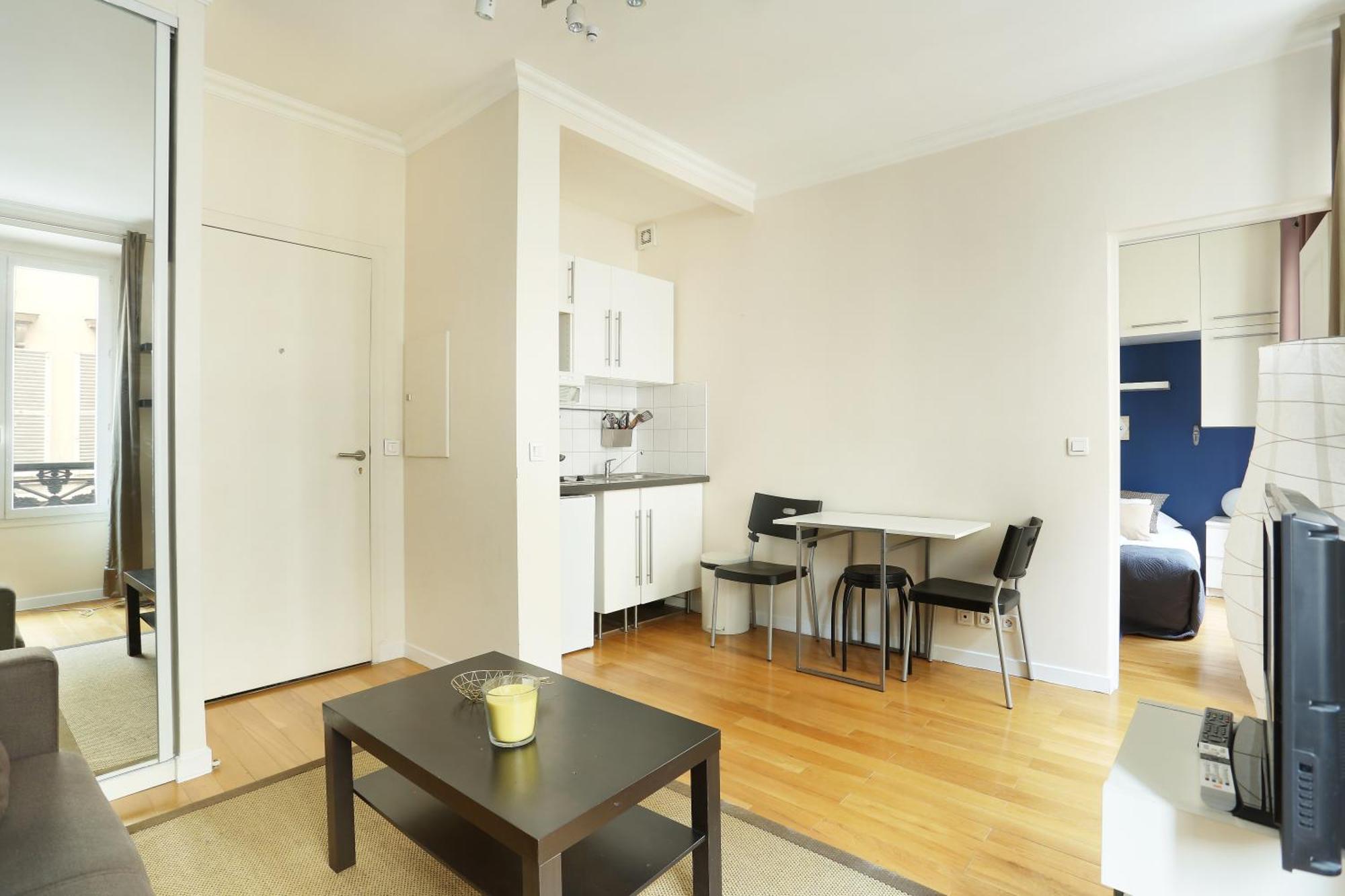 Pick A Flat'S Apartments In Batignolles - Rue Biot Париж Екстер'єр фото