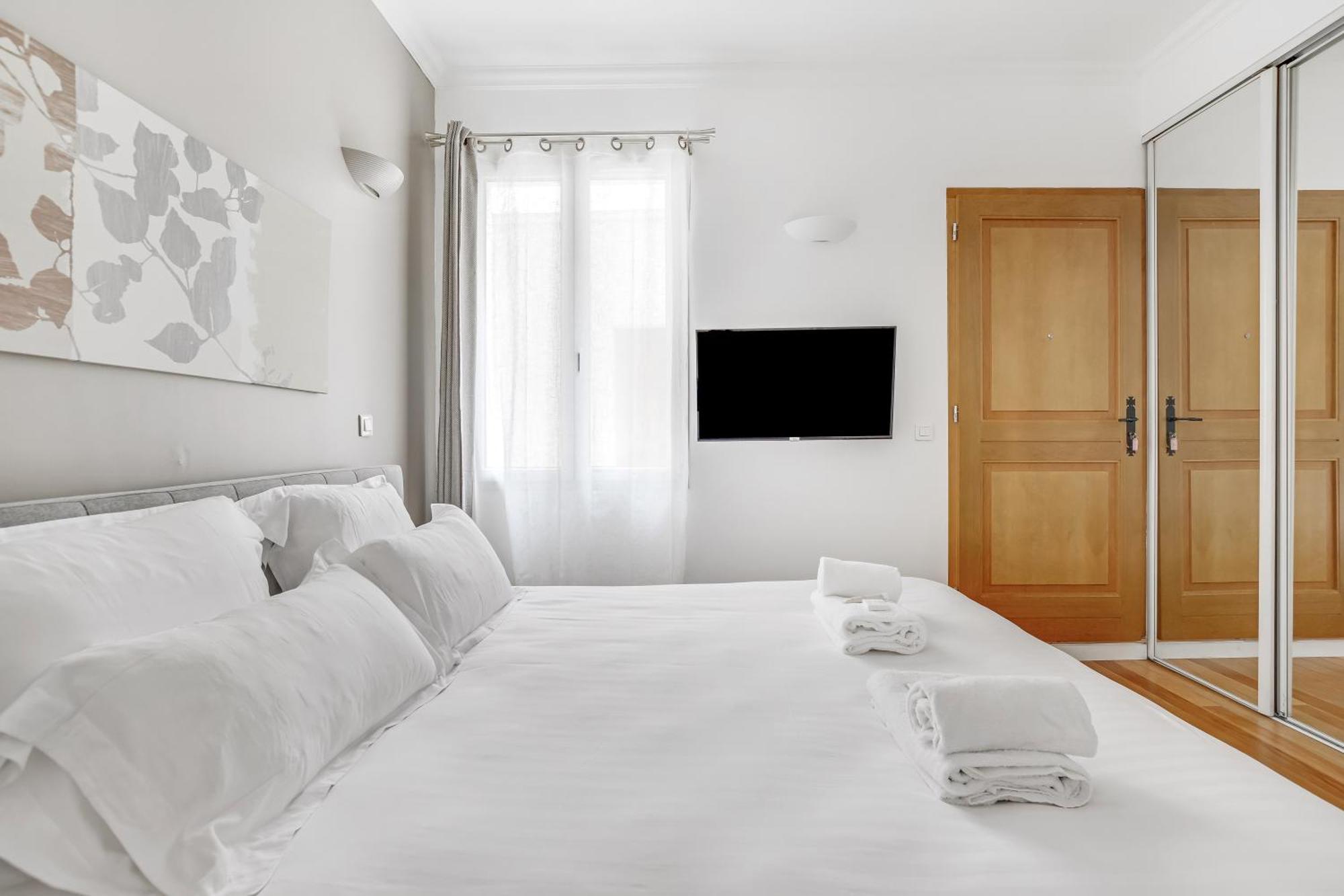 Pick A Flat'S Apartments In Batignolles - Rue Biot Париж Екстер'єр фото